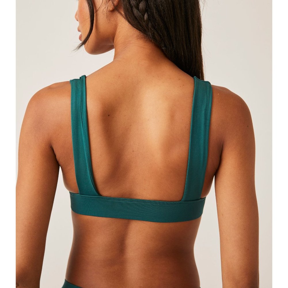 🎉LAST CHANCE🎉 FREE PEOPLE No Show Plunge Bralette / Evergreen - Picture 4 of 8